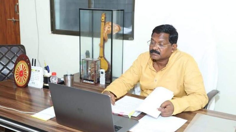 खाद की कमी दूर करने मंत्री भगत ने कलेक्टर को दिए निर्देश