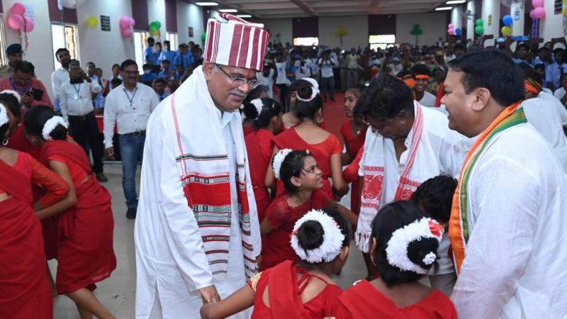 स्वामी आत्मानंद हिंदी माध्यम उत्कृष्ट विद्यालय बनने से पुराना वैभव लौट आया- मुख्यमंत्री बघेल