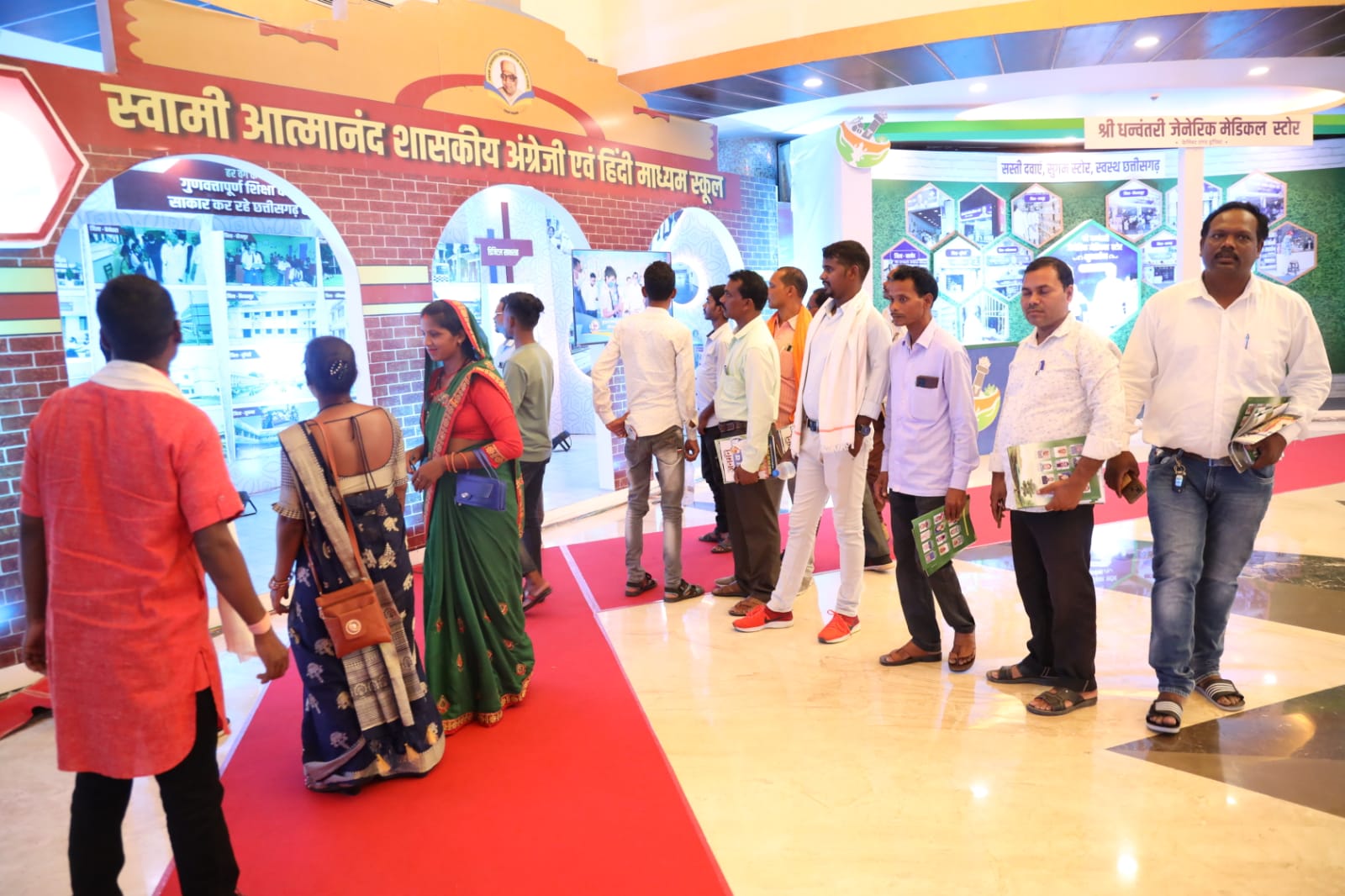 राजीव युवा मितान क्लब के गठन से गांव के युवा रचनात्मक गतिविधियों की ओर हो रहे प्रेरित