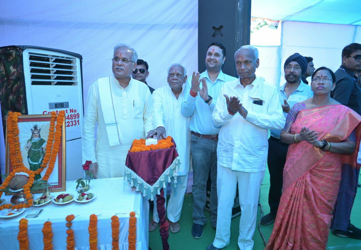 मुख्यमंत्री भूपेश बघेल ने पत्थलगांव में 94 करोड़ 35 लाख रुपए के 156 कार्याें का किया लोकार्पण एवं भूमिपूजन