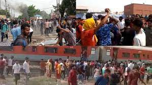 अग्निपथ’ को लेकर बिहार में रेलवे ट्रैक जाम, राजस्थान में सड़कों पर उतरे युवा, सेना के पूर्व अफसरों ने भी उठाए सवाल