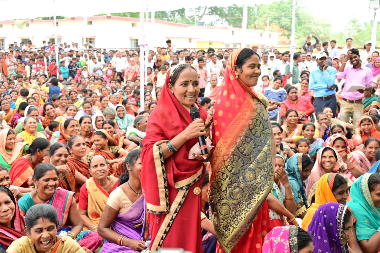 दूध उत्पादक किसानों से भेंट मुलाकात के दौरान मुख्यमंत्री बघेल ने कहा… दुग्ध उत्पादक अपनी समिति बना लें, संग्रहण केंद्र बनाकर खरीदी पर विचार करेगी सरकार