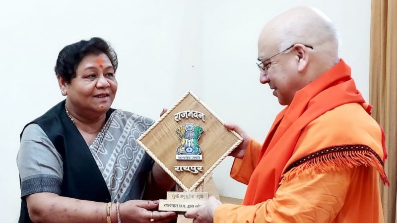 राज्यपाल उइके ने प्रसिद्ध बेलूर मठ का किया भ्रमण, रामकृष्ण परमहंस और स्वामी विवेकानंद को किया नमन