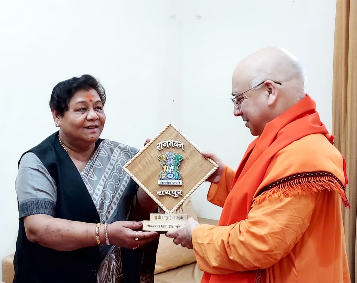 राज्यपाल उइके ने प्रसिद्ध बेलूर मठ का किया भ्रमण, रामकृष्ण परमहंस और स्वामी विवेकानंद को किया नमन