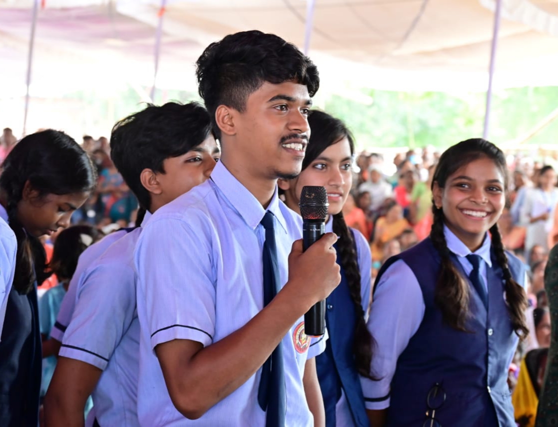 फरसाबहार केआत्मानन्द स्कूल के बच्चों छायी खुशी की लहर