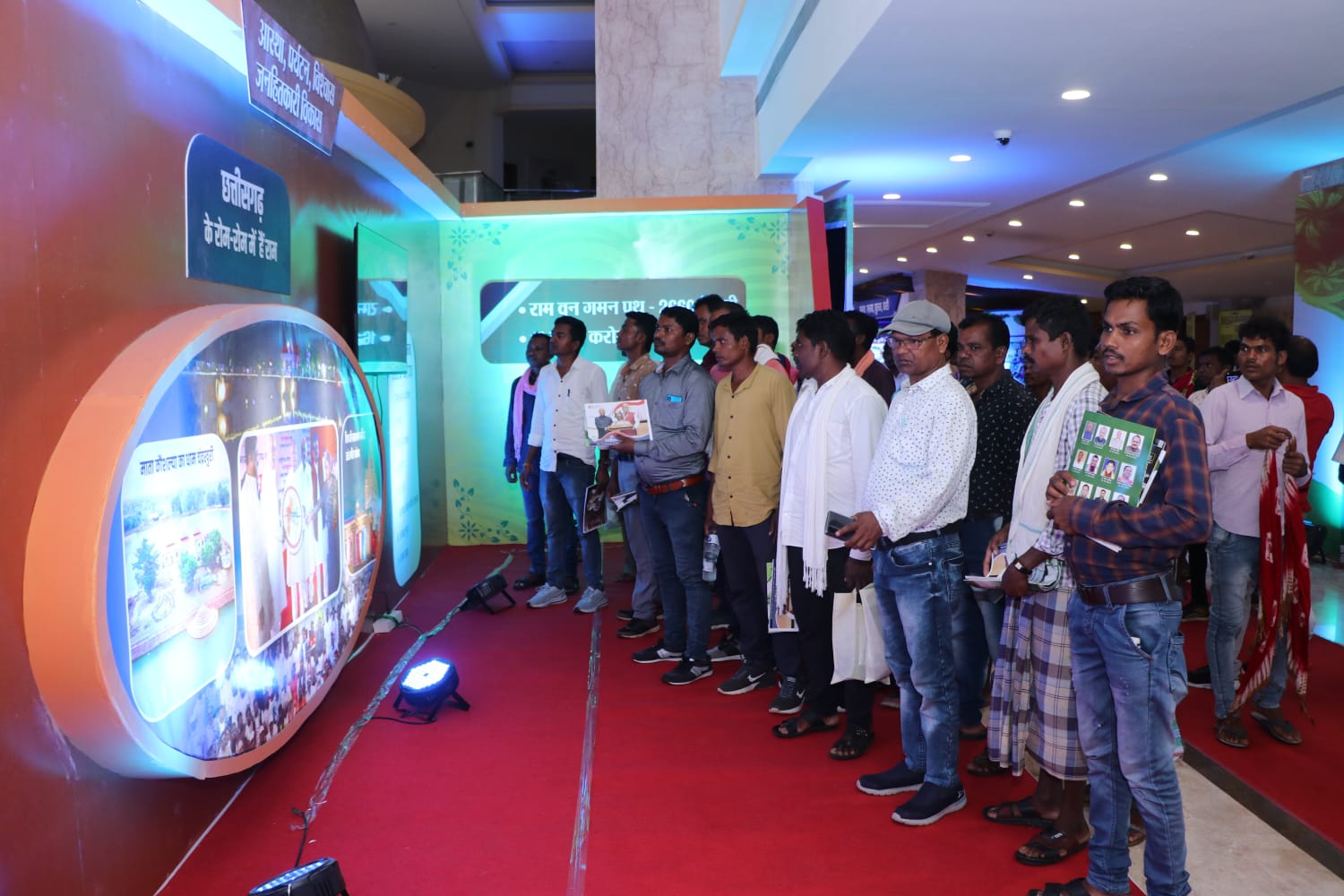 आदिवासी, किसान, मजदूर और महिलाओं की आर्थिक स्थिति को मजबूत बनाने राज्य सरकार द्वारा विभिन्न योजनाओं का क्रियान्वयन