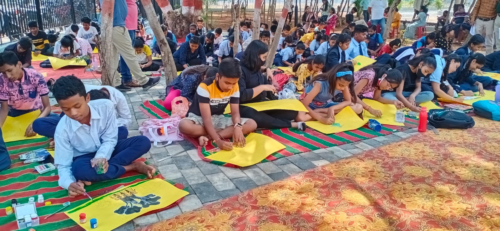 विश्व पर्यावरण के असवर पर झीरम मेमोरियल शहीद स्मारक में किया गया वृक्षारोपण