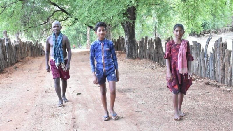 पहाड़ों की तराई में बसा कुमगांव जुड़ा विकास की मुख्यधारा से