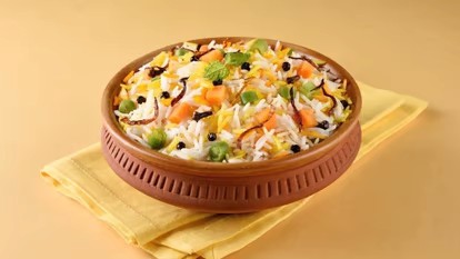 वेजिटेबल बिरयानी की ये रेसिपी है सबसे आसान, नोट कर लीजिए सामग्री