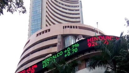 400 अंकों की मजबूती के साथ खुला बीएसई सेंसेक्स, निफ्टी फिर 15,400 के पार