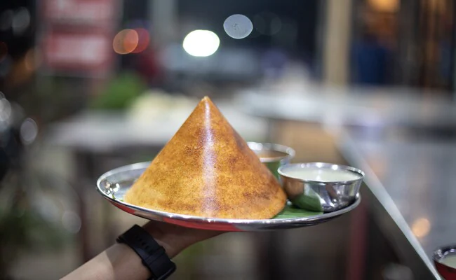 अमेरिकी रेस्तरां ने नाम बदला और 1000 रूपए में बेचने लग गए डोसा, सोशल मीडिया हैरान-परेशान