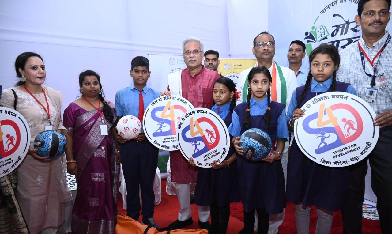 मुख्यमंत्री बघेल ने की मोर आखर और स्पोर्ट्स फॉर डेव्हलपमेंट की शुरुआत
