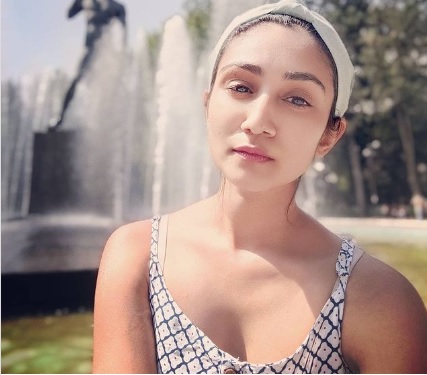 शोले के सांभा की बेटी ‘विनती’ के आगे फीकी हैं हीरोइनें