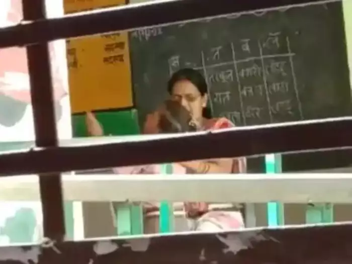 होमवर्क ना करने पर टीचर ने मासूम को दी ऐसी सजा, वीडियो देख लोगों का खून खौल गया!