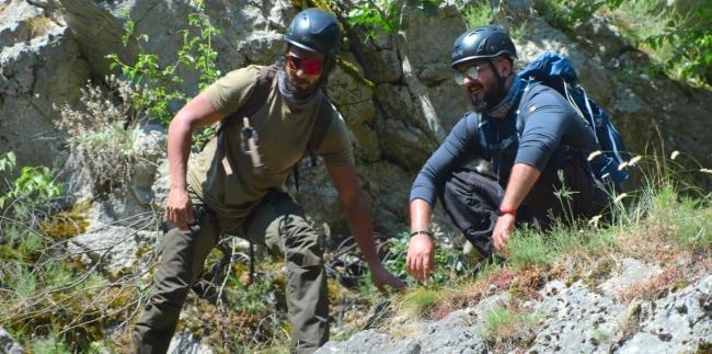 Ranveer vs Wild with Bear Grylls: रणवीर ने माथे पर लगाया भेड़िये का गोबर, पहाड़ चढ़ने पर निकले आंसू