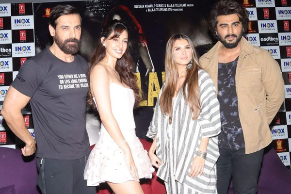 एक विलेन रिटर्न्स प्रमोशनः जॉन अब्राहम, अर्जुन कपूर, तारा सुतारिया और दिशा पटानी पहुँचे जयपुर