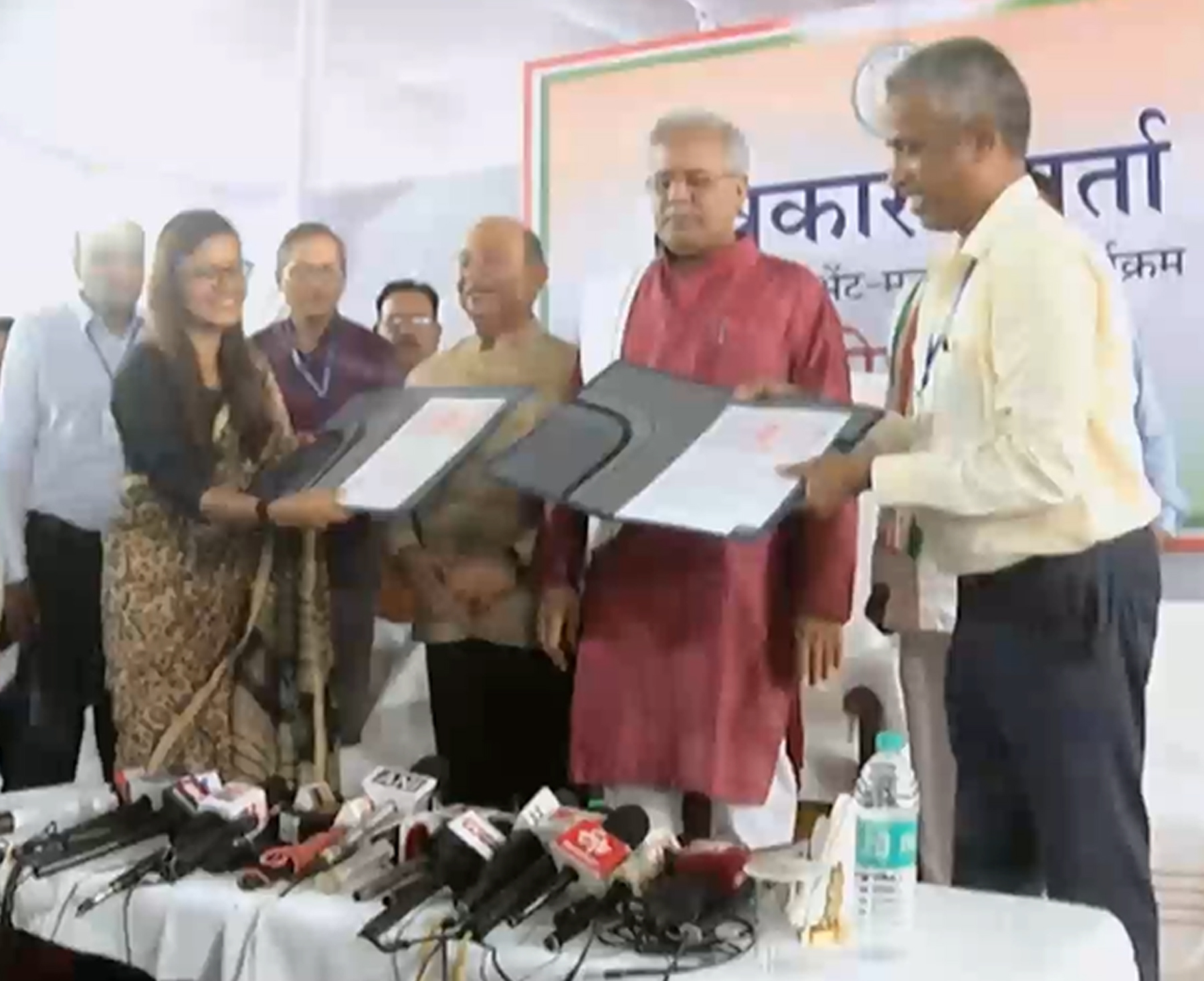 बघेल की उपस्थिति में छत्तीसगढ़ सरकार एवं इंदिरा गांधी राष्ट्रीय जनजातीय विश्वविद्यालय अमरकंटक के बीच हुआ एमओयू