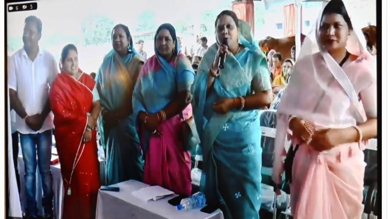 बघेल ने डेयरी योजना के 25 हितग्राहियों को वितरित की 13.63 लाख रुपए अनुदान राशि