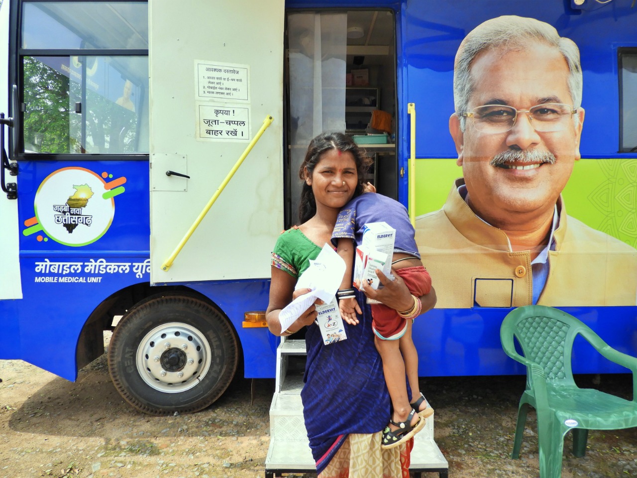 गरीबों की बस्तियों में पहुंचकर डॉक्टर कर रहे हैं इलाज