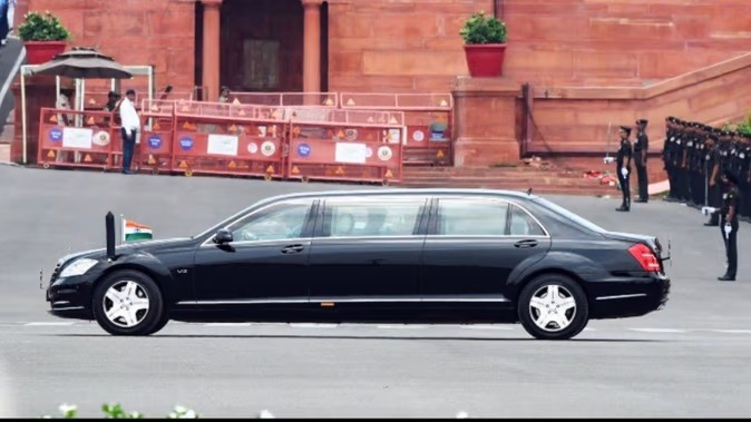 कौन सी कार से चलेंगी राष्ट्रपति मुर्मू, जानें कितनी है इसकी कीमत और क्या-क्या खासियत?