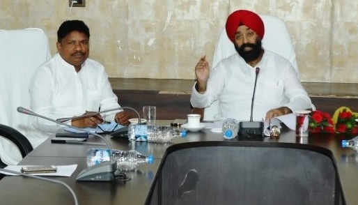 प्रत्येक उचित मूल्य दुकानों में चावल, गुड़ और चना आदि का रखें सैम्पल: बाबरा