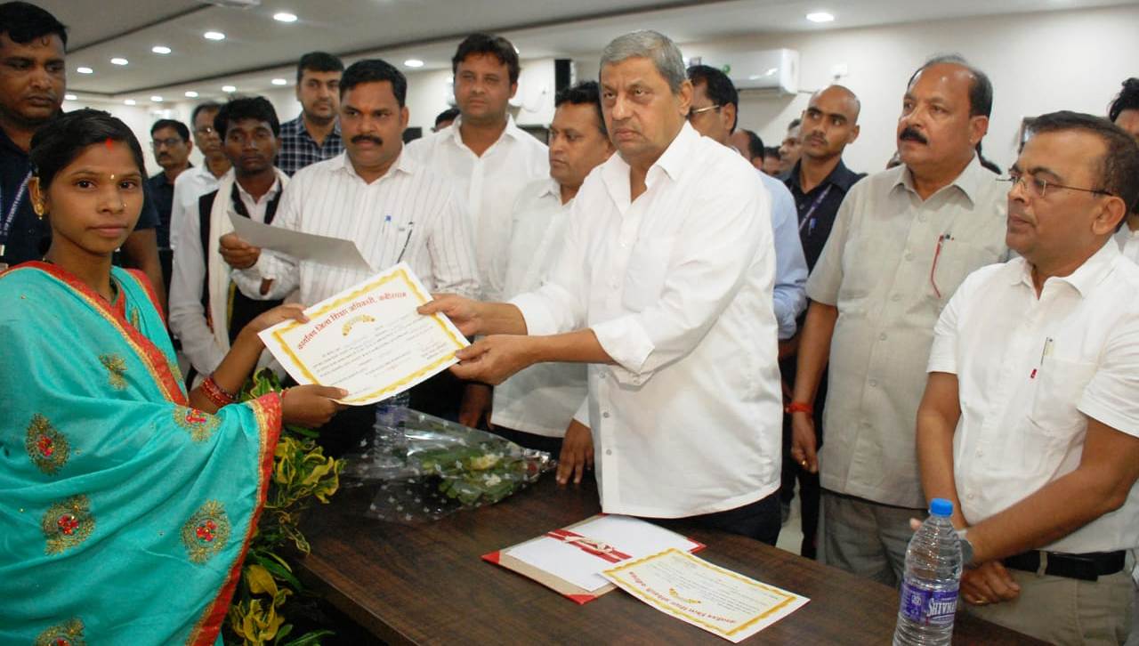 कबीरधाम जिले के 111 बैगा युवा बने शाला संगवारी