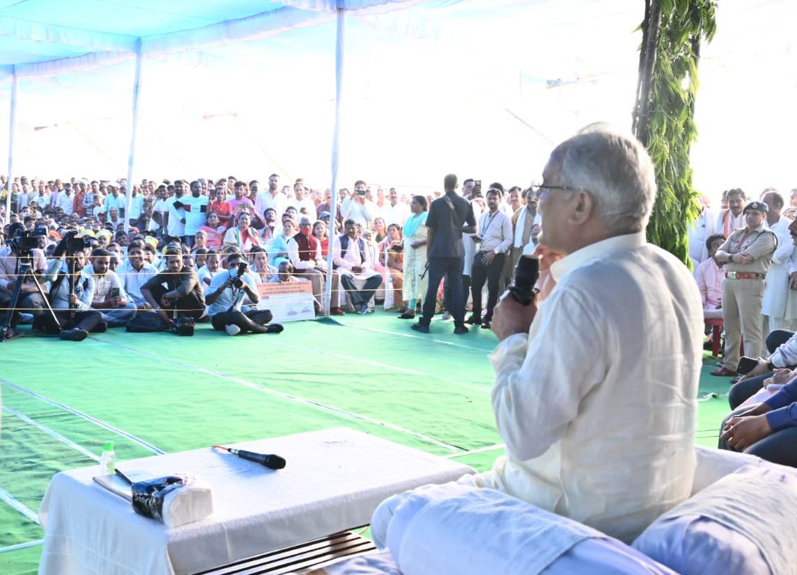 मुख्यमंत्री ने कोटमी में स्वामी आत्मानंद स्कूल, ग्राम सिकोला में मिनी स्टेडियम और सामुदायिक भवन बनाने की घोषणा की