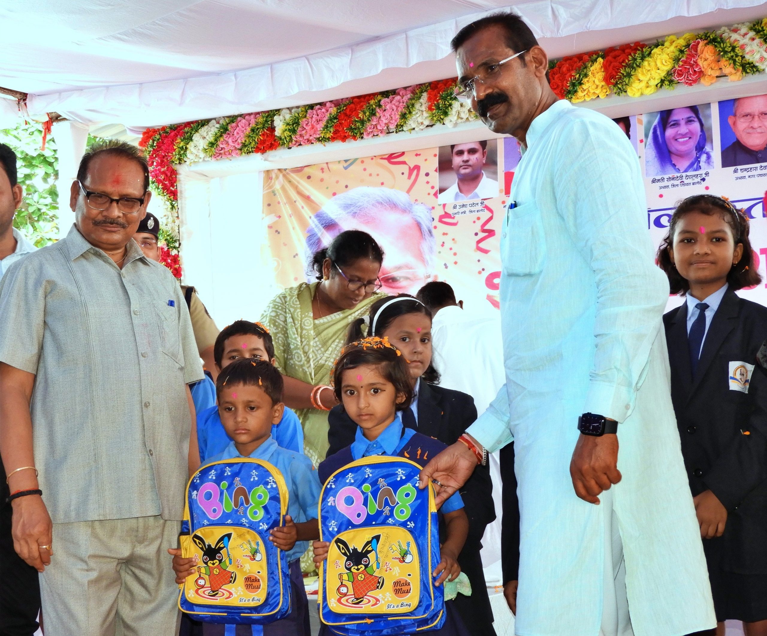 विद्यार्थी जीवन व्यक्ति के जीवन का है सबसे सुखद, महत्वपूर्ण एवं स्वर्णिम कालखण्ड – डा. प्रेमसाय सिंह टेकाम