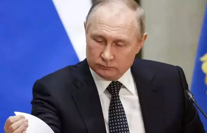 डिफेंस मिनिस्टर के साथ बात करते-करते सो गए पुतिन! दावा- कैंसर का इलाज करवा रहे रूसी राष्ट्रपति