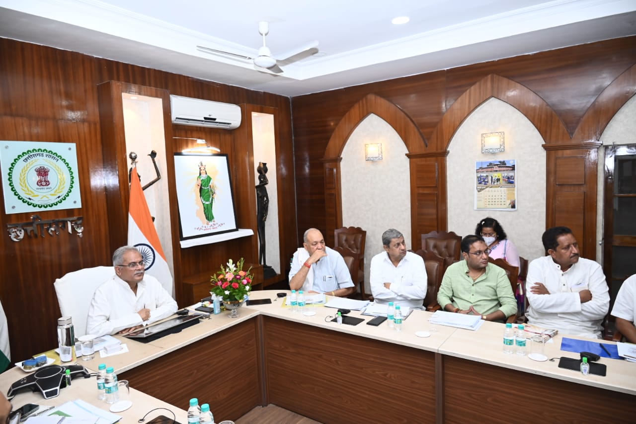 ग्रामीण औद्योगिक पार्क के उत्पादों को अच्छा बाजार दिलाने गुणवत्ता, कीमत और मार्केटिंग पर दिया जाए ध्यान: मुख्यमंत्री श्री भूपेश बघेल