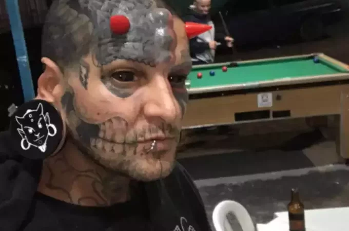 माथे पर लगवाए सींग, 40 लाख रुपये खर्च कर करवाया बॉडी मॉडिफिकेशन