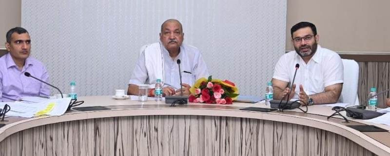 सभी गौठानों में चारागाह विकास एवं पशुधन के स्वास्थ्य पर निगरानी रखें