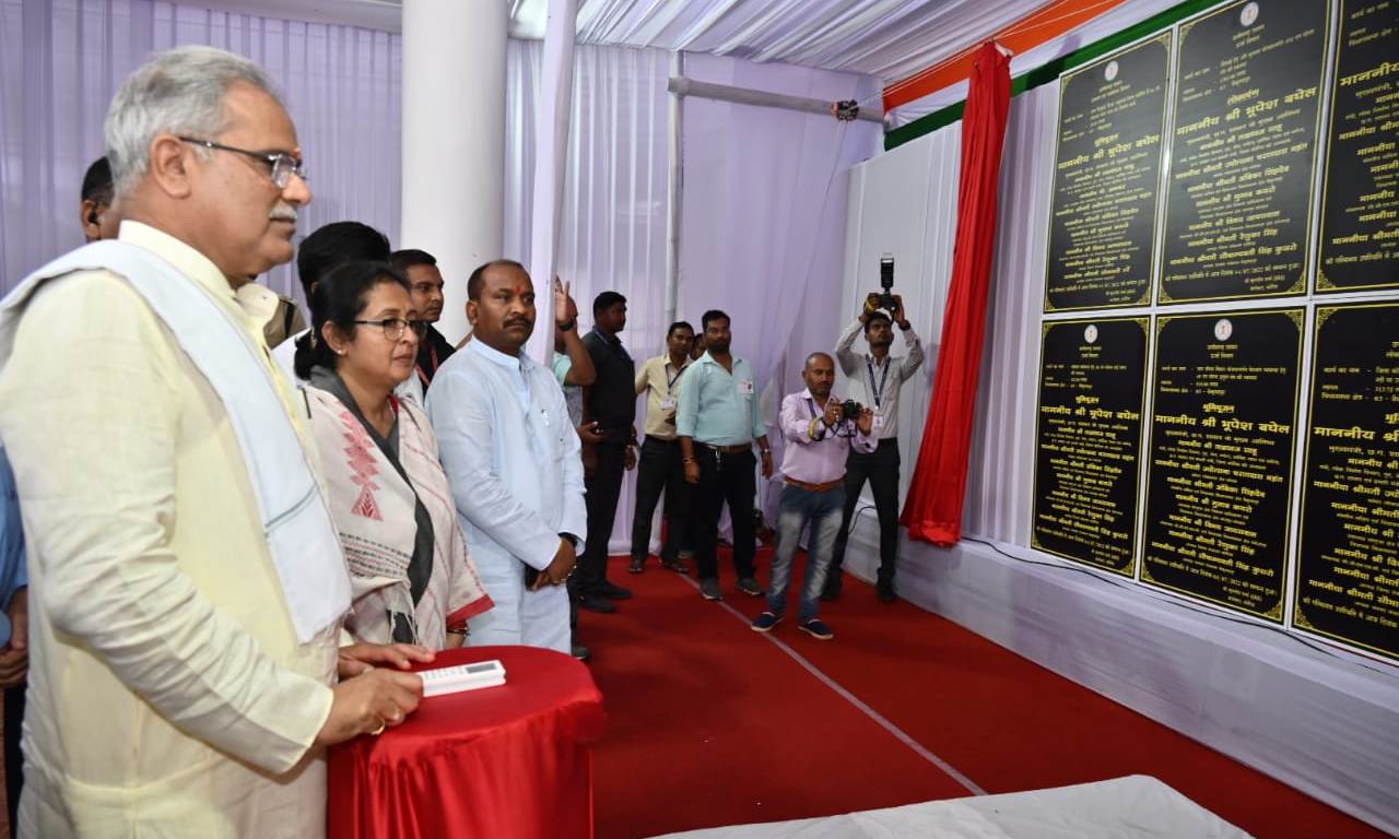 मुख्यमंत्री बघेल ने बैकुण्ठपुर विधानसभा क्षेत्र में 87.20 करोड़ रुपए की लागत से 19 कार्यों का किया लोकार्पण