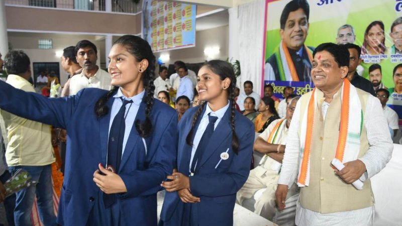 नगरीय एवं ग्रामीण क्षेत्रों को आमजनों के लिए सर्वसुविधायुक्त बनाया जा रहा है: डॉ. डहरिया