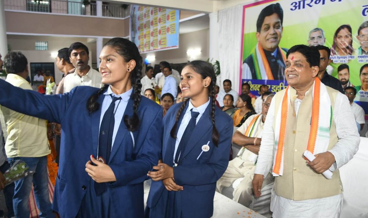 नगरीय एवं ग्रामीण क्षेत्रों को आमजनों के लिए सर्वसुविधायुक्त बनाया जा रहा है: डॉ. डहरिया