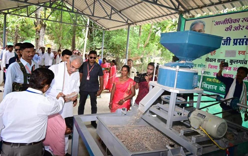 छत्तीसगढ़ में ग्रामीण अर्थव्यवस्था का बूस्टर बनी गोधन न्याय योजना