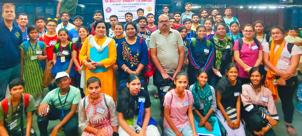 आजादी का अमृत महोत्सव… छत्तीसगढ़ से विद्यार्थियों का चयनित दल आनंद-गुजरात के लिए रवाना