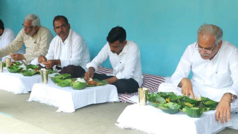 पटना में किसान परिवार के घर मुख्यमंत्री ने किया भोजन