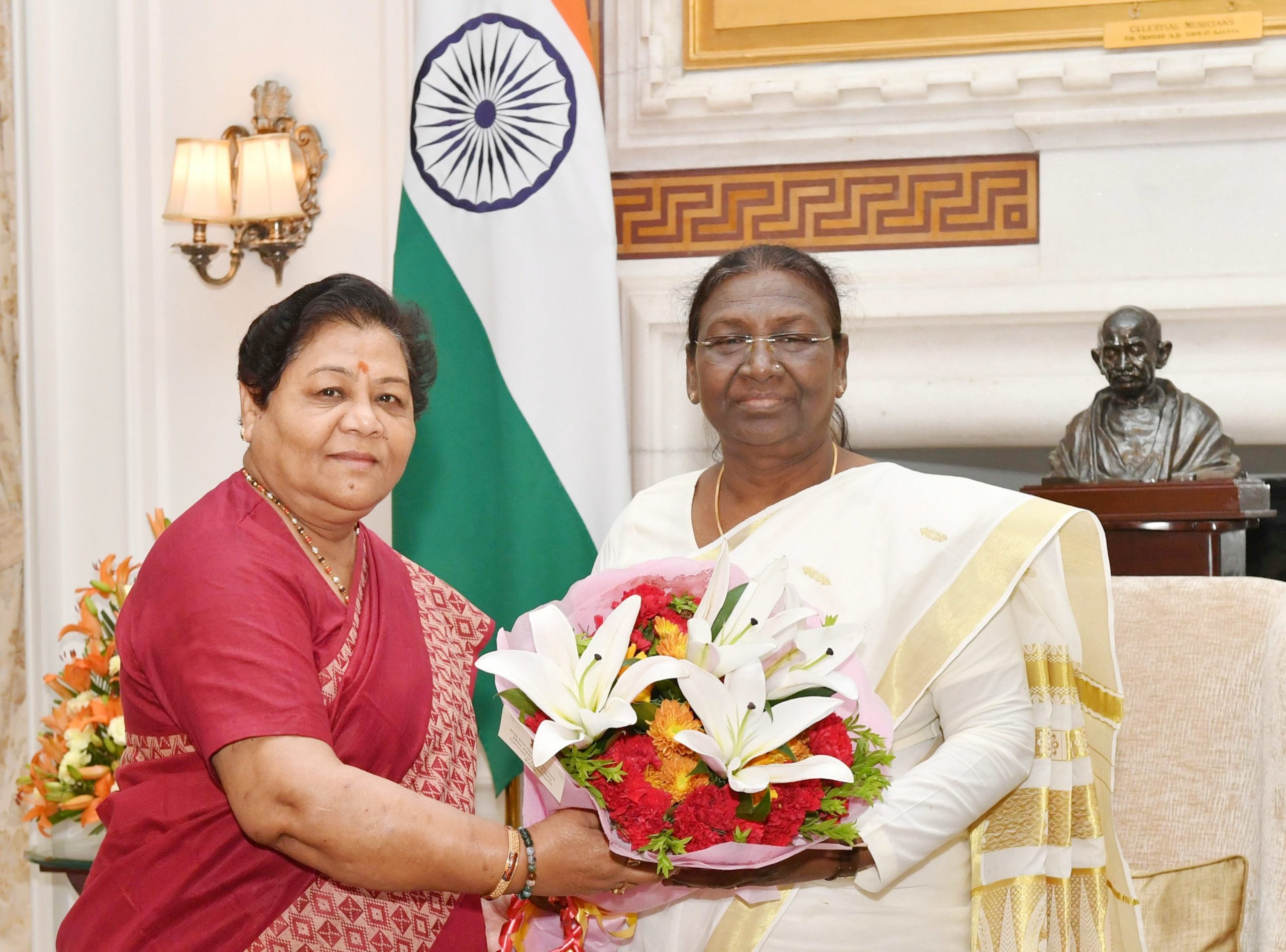 राष्ट्रपति द्रौपदी मुर्मू से राज्यपाल उइके ने सौजन्य भेंट कर दी शुभकामनाएं