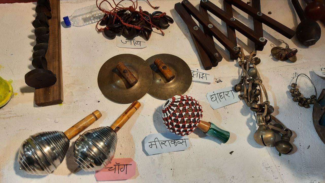 हरेली तिहार पर मुख्यमंत्री निवास में लगी छत्तीसगढ़ी वाद्य यंत्रों की प्रदर्शनी बनी आकर्षण का केंद्र