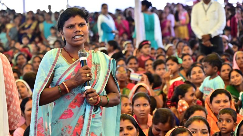 कभी गोबर से घर को पोतकर दीवारों को मजबूत बनाते थे, आज गोबर बेचकर मजबूत घर बना रहे हैं