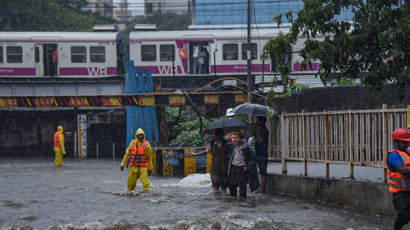 भारी बारिश से हाहाकार, जगह-जगह जलभराव, मुंबई में शुक्रवार तक के लिए ऑरेंज अलर्ट जारी
