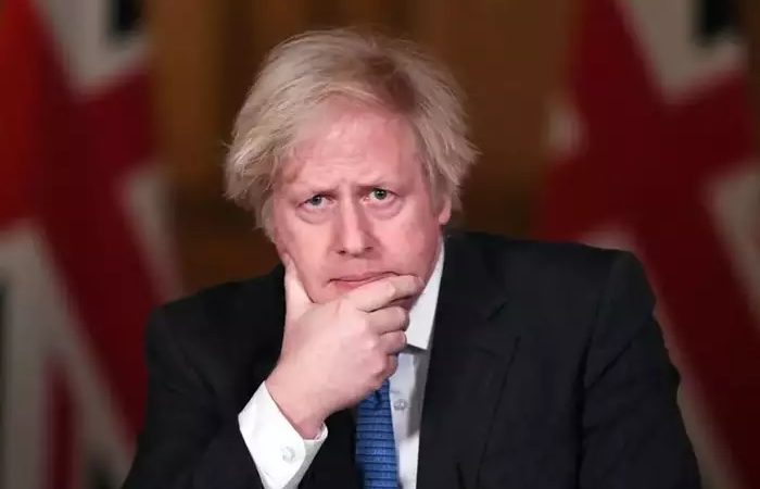 मुश्किल में जॉनसन, 6 मंत्रियों ने दिया 24 घंटे में इस्तीफा