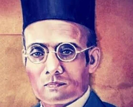 संस्कृति मंत्रालय ने सावरकर को बताया बापू जितना महान