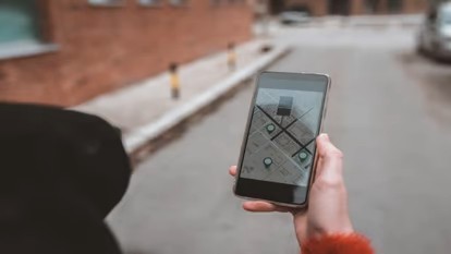 चोरी या गुम हो चुका है स्मार्टफोन, तो इस ट्रिक से मिनटों में लगा सकते हैं पता