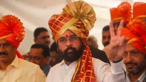 एकनाथ शिंदे सरकार बहुमत परीक्षण में पास, उद्धव ठाकरे की शिवसेना की ताकत और घटी; दो और विधायक बागी