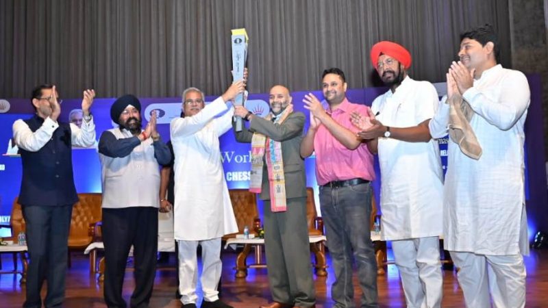 छत्तीसगढ़ में शतरंज ओलंपियाड के मशाल की मौजूदगी यहां के खिलाड़ियों को प्रेरित करेगी, सभी स्कूलों में हो शतरंज खेलने की व्यवस्था : श्री भूपेश बघेल