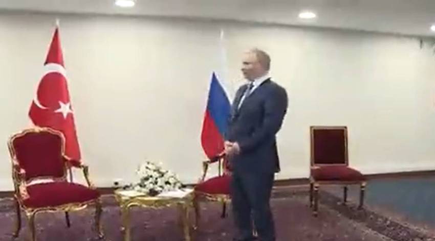 Erdogan ने पुतिन को कराया 50 सेकेंड तक वेट, चहलकदमी करते दिखे रूसी राष्ट्रपति, लोग बोले- जैसे को तैसा