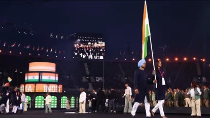 Commonwealth Games 2022: बर्मिंघम में राष्ट्रमंडल खेलों का हुआ रंगारंग आगाज, सिंधु और मनप्रीत ने लहराया तिरंगा