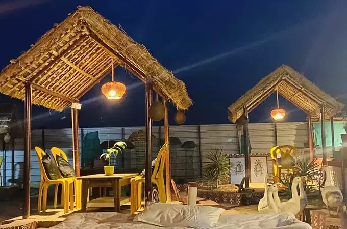 उत्तर प्रदेश में एक ऐसा गांव, जहां जाने के लिए लगता है टिकट, दूर-दूर से आते हैं लोग, आखिर क्या है ऐसा खास?